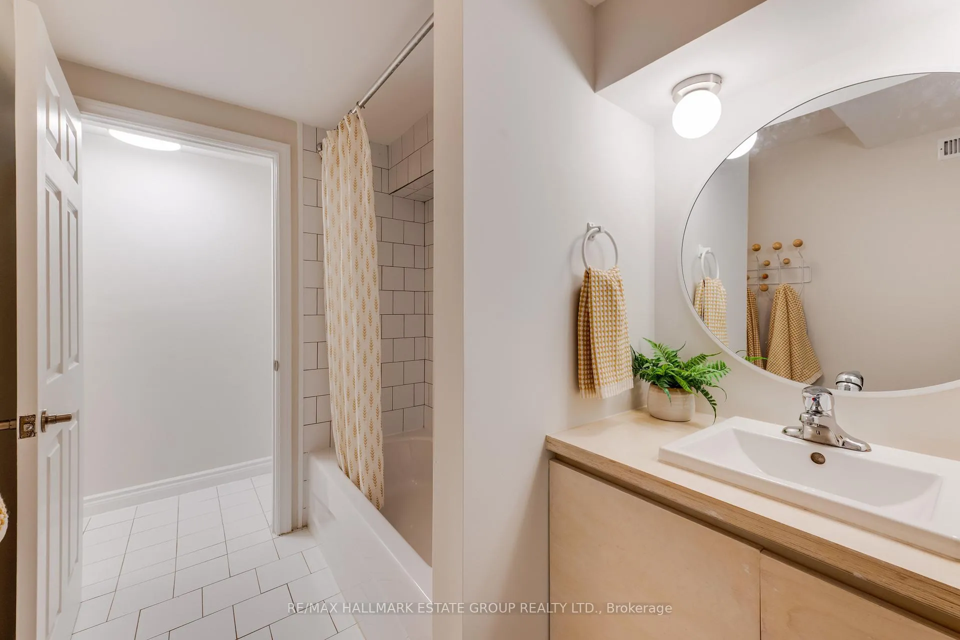 Photo 41 of 4 Adrian Avenue, Toronto, Weston-Pellam Park — HOMEH