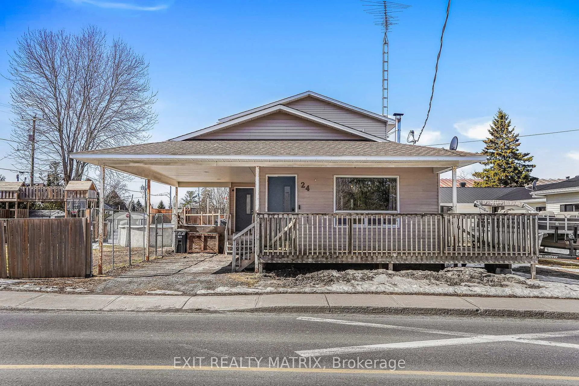 Photo 2 of 24 Main Street N, North Glengarry, Maxville — HOMEH
