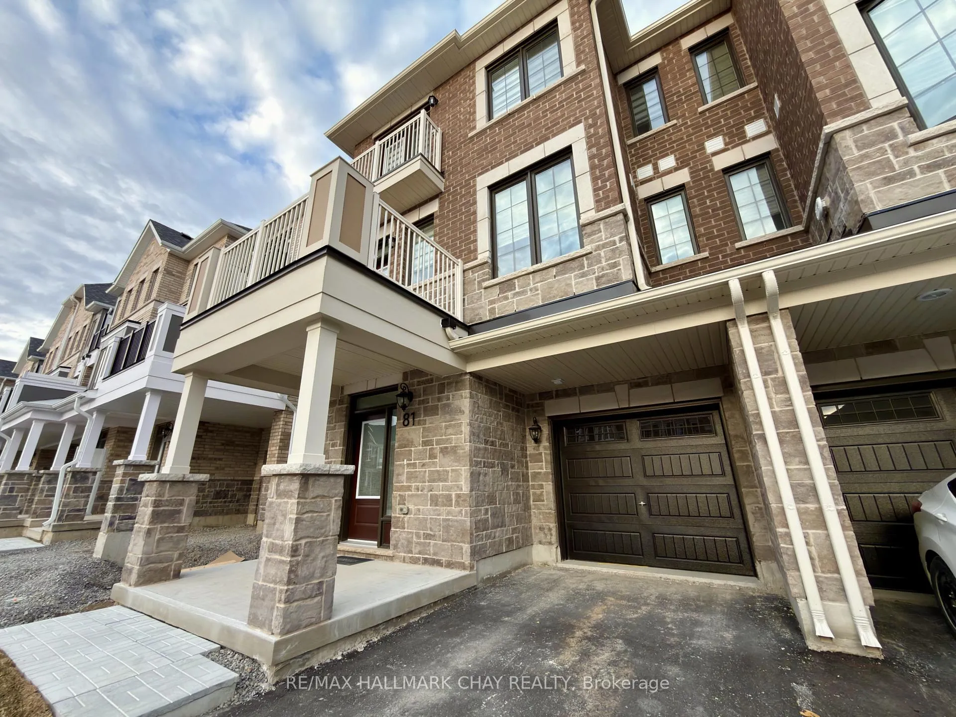 Photo 1 of 81 vinewood Crescent, Barrie, Rural Barrie Southeast — HOMEH