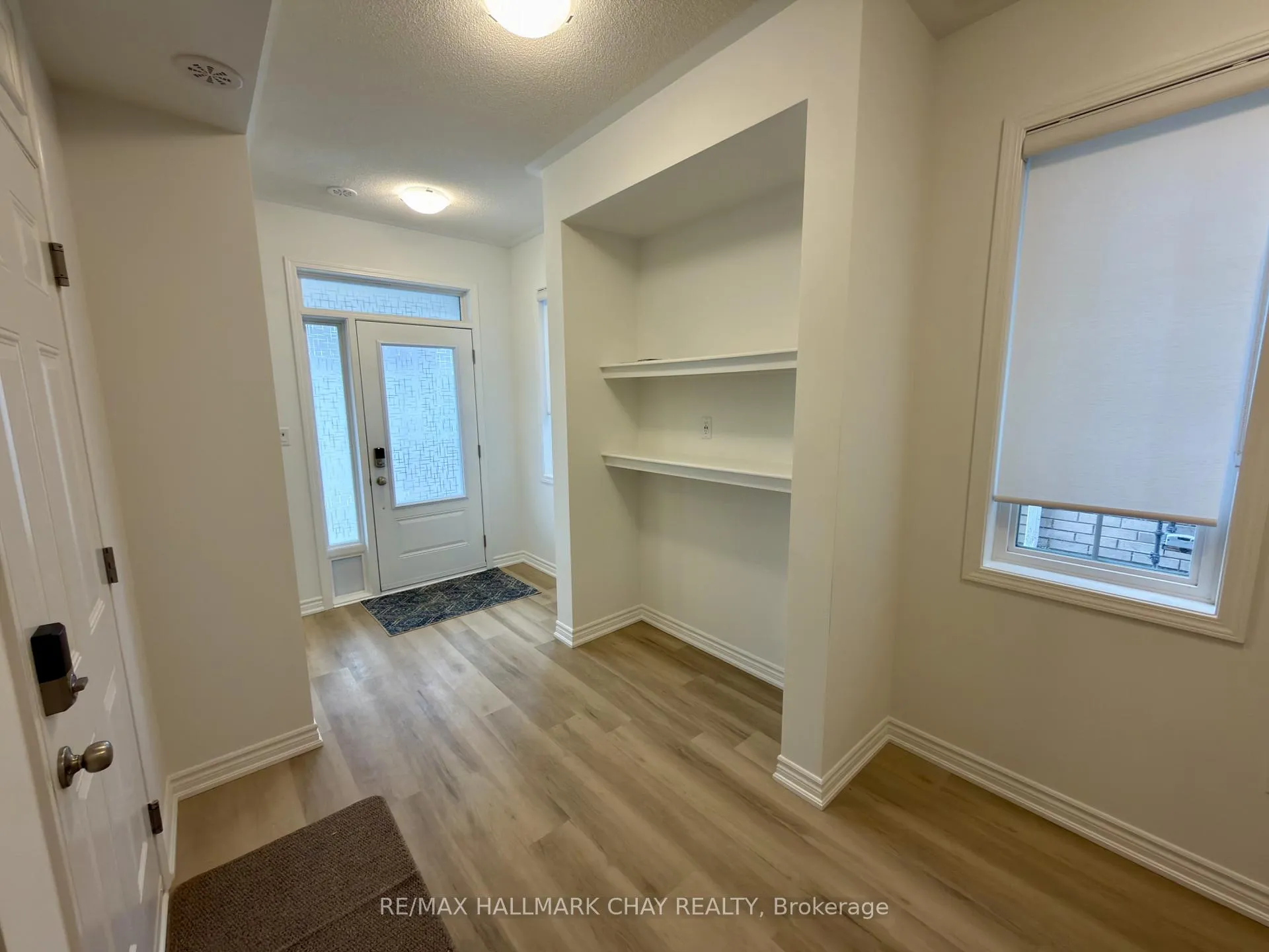 Photo 5 of 81 vinewood Crescent, Barrie, Rural Barrie Southeast — HOMEH