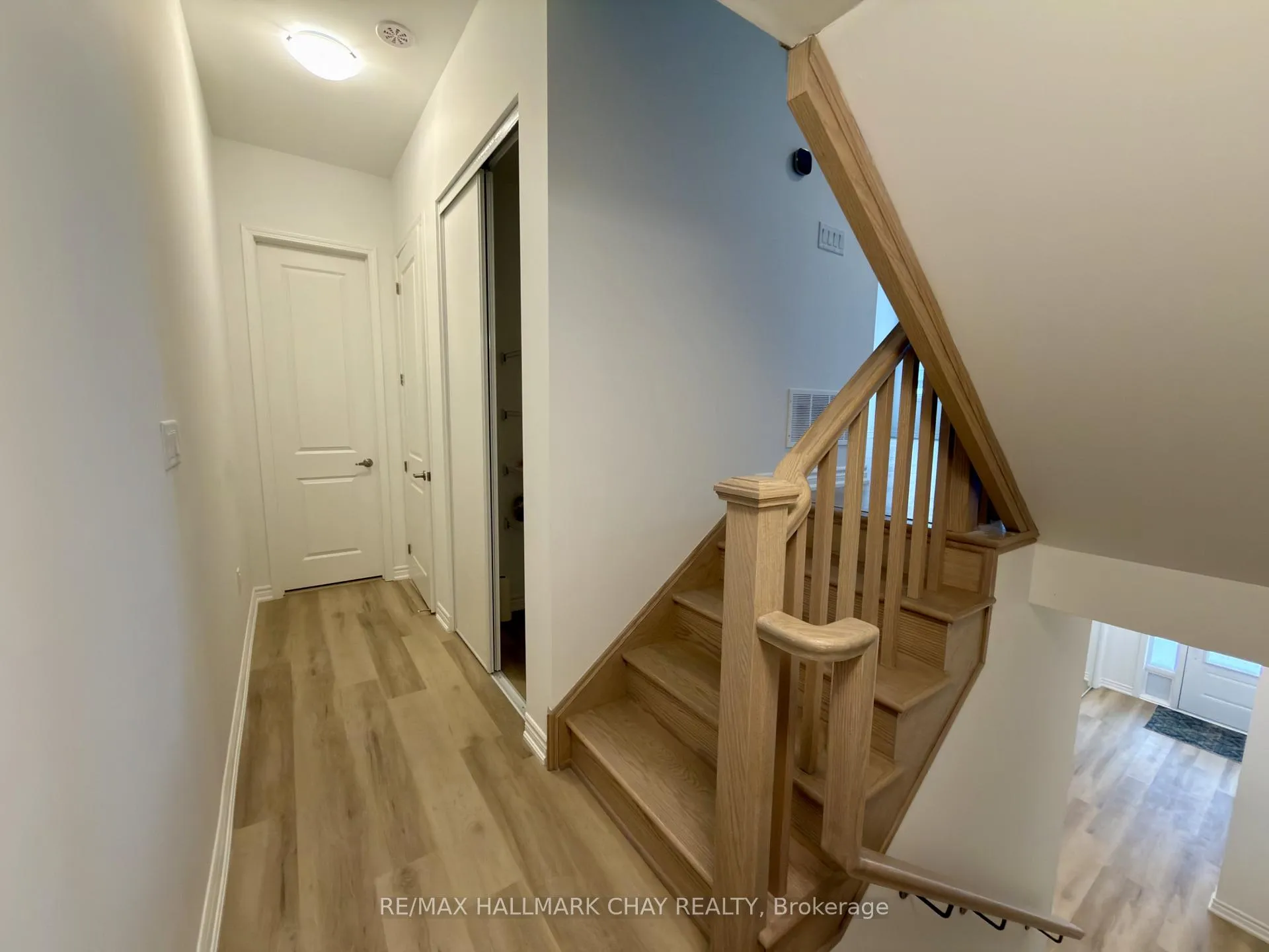 Photo 6 of 81 vinewood Crescent, Barrie, Rural Barrie Southeast — HOMEH
