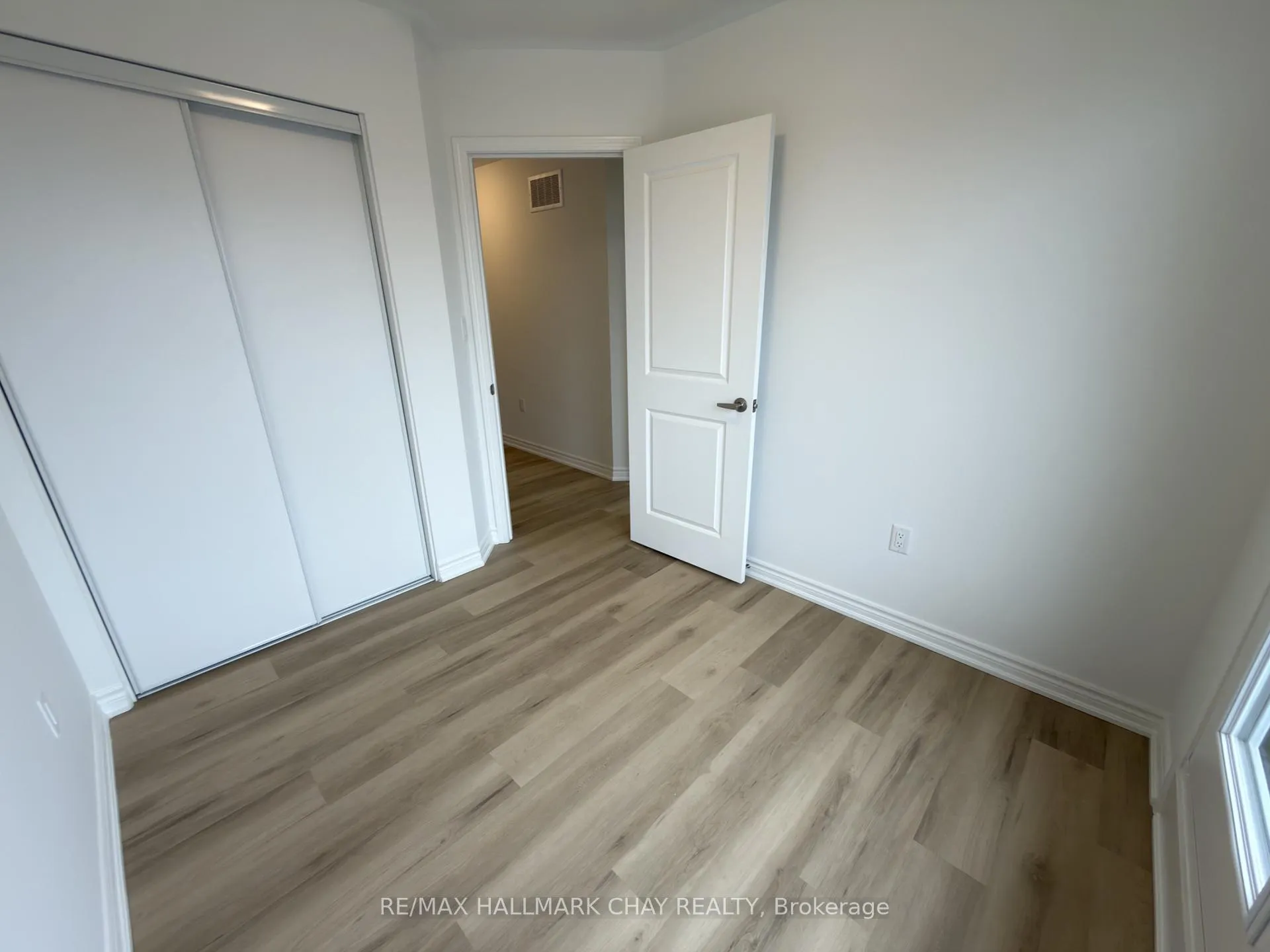 Photo 20 of 81 vinewood Crescent, Barrie, Rural Barrie Southeast — HOMEH