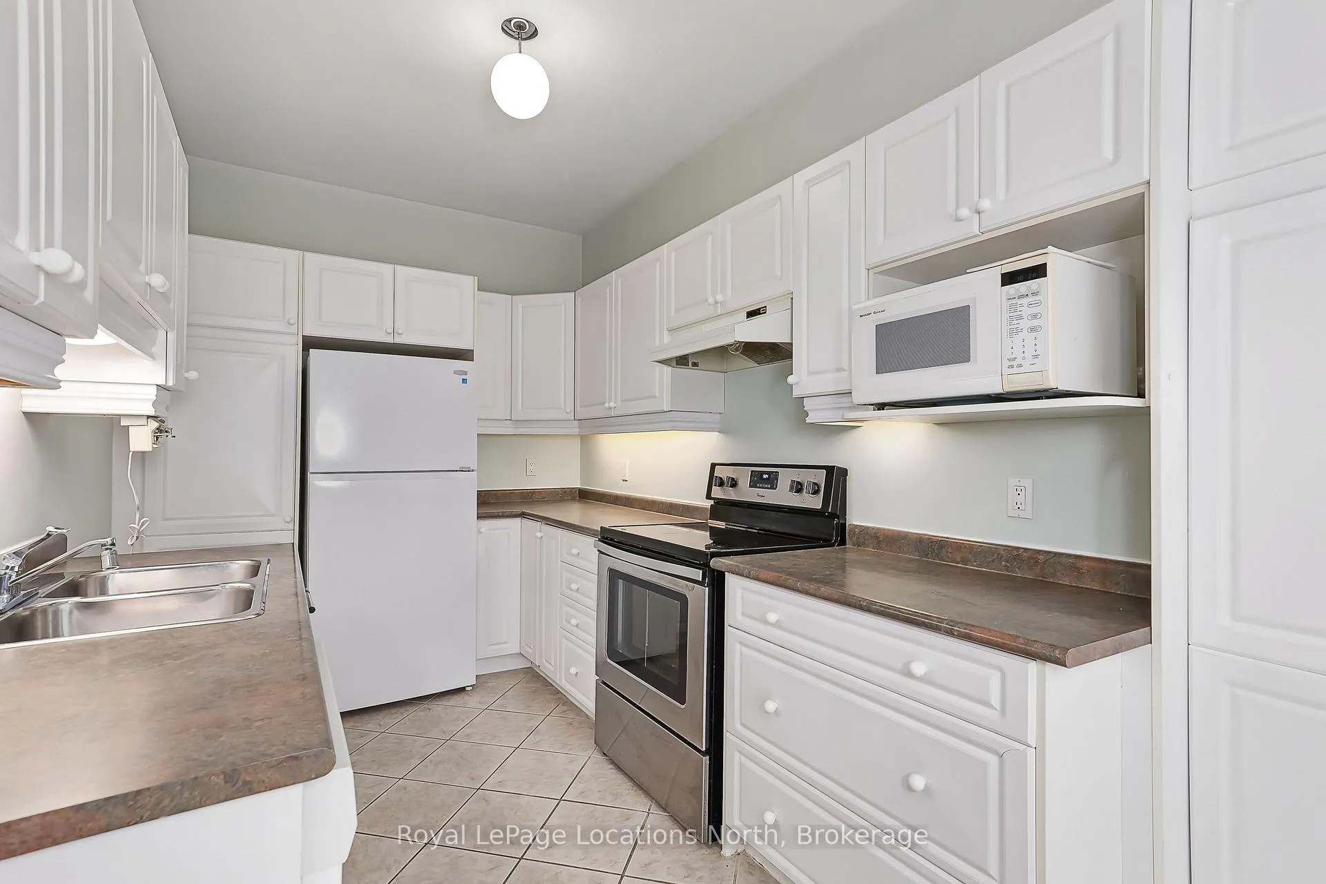 Photo 11 of 34 Callary Crescent, Collingwood — HOMEH
