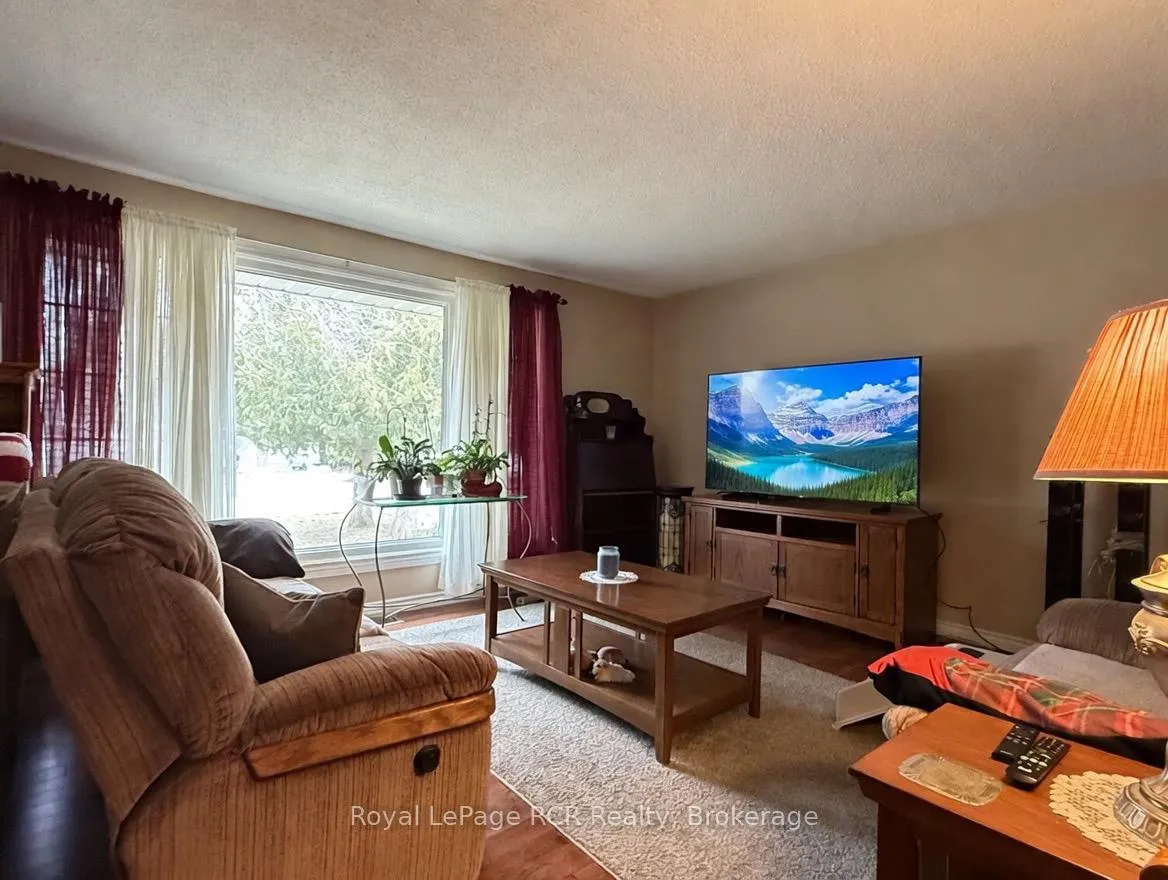 Photo 4 of 665 17th Street E, Owen Sound — HOMEH