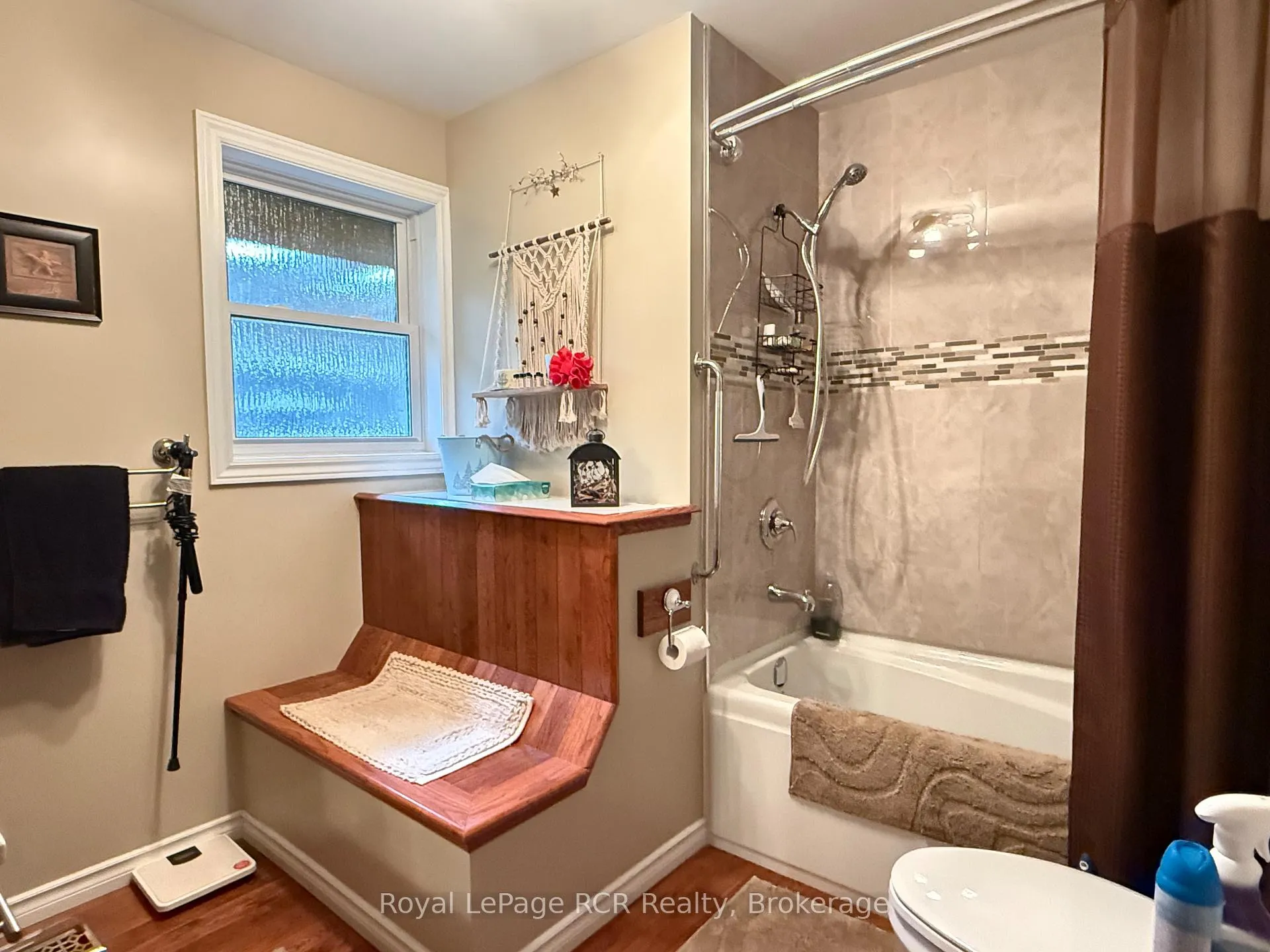 Photo 9 of 665 17th Street E, Owen Sound — HOMEH