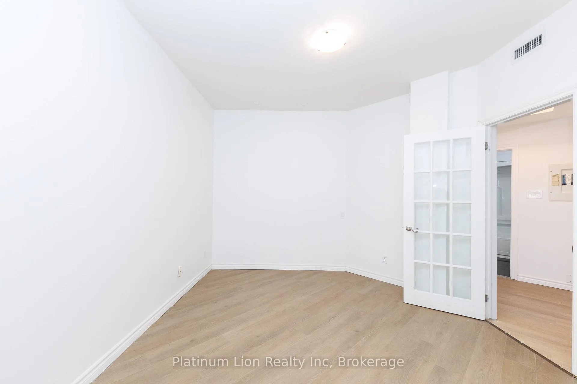 Photo 8 of Unit 910, 135 James Street S, Hamilton, Corktown — HOMEH