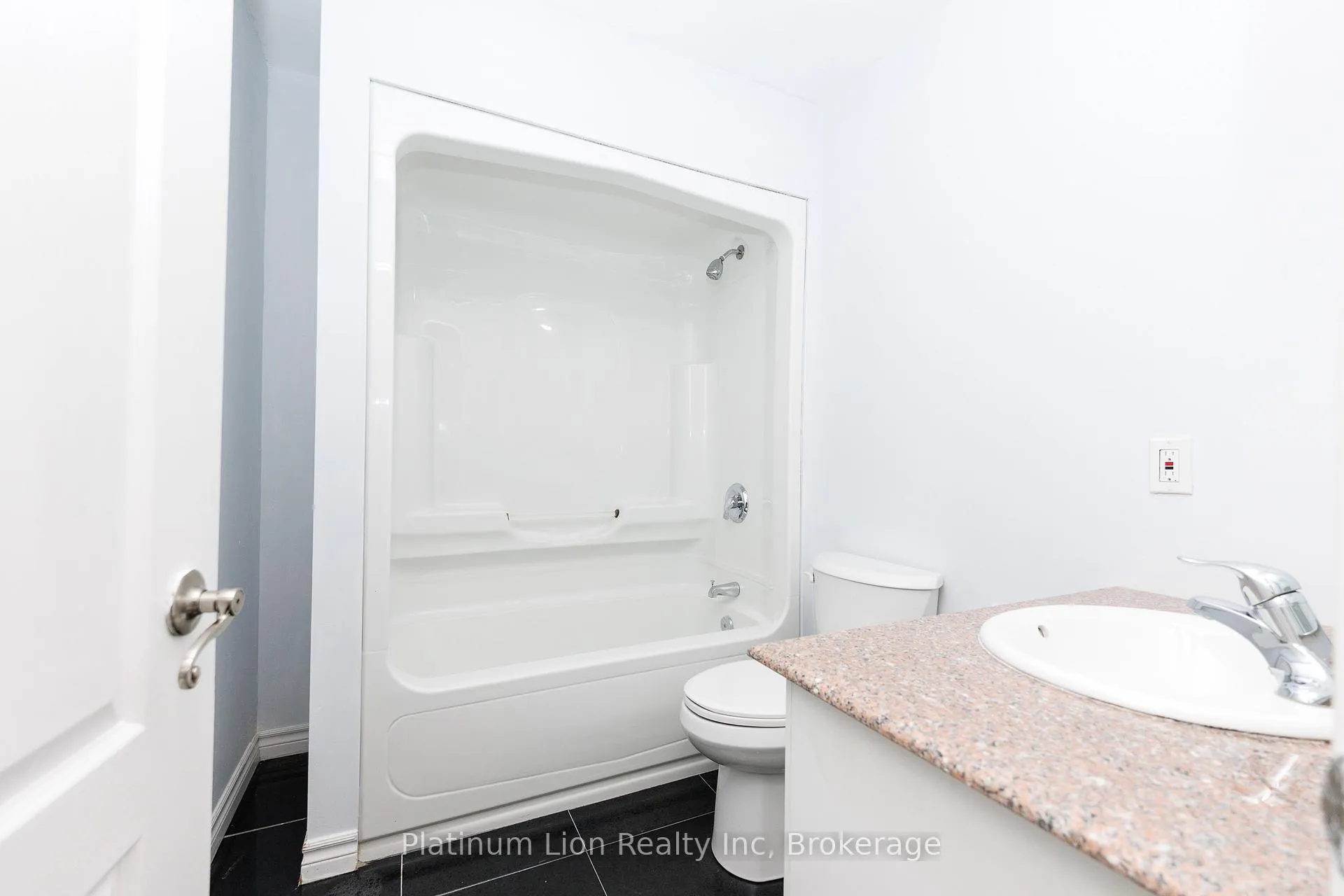 Photo 10 of Unit 910, 135 James Street S, Hamilton, Corktown — HOMEH