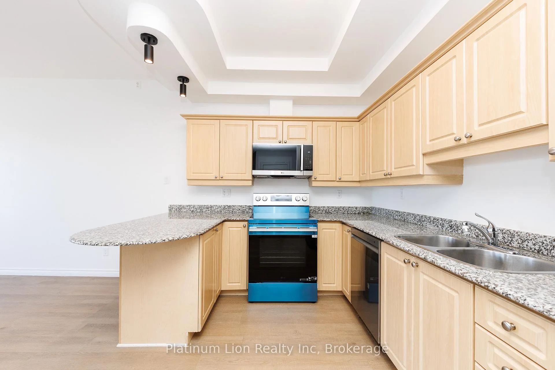 Photo 13 of Unit 910, 135 James Street S, Hamilton, Corktown — HOMEH
