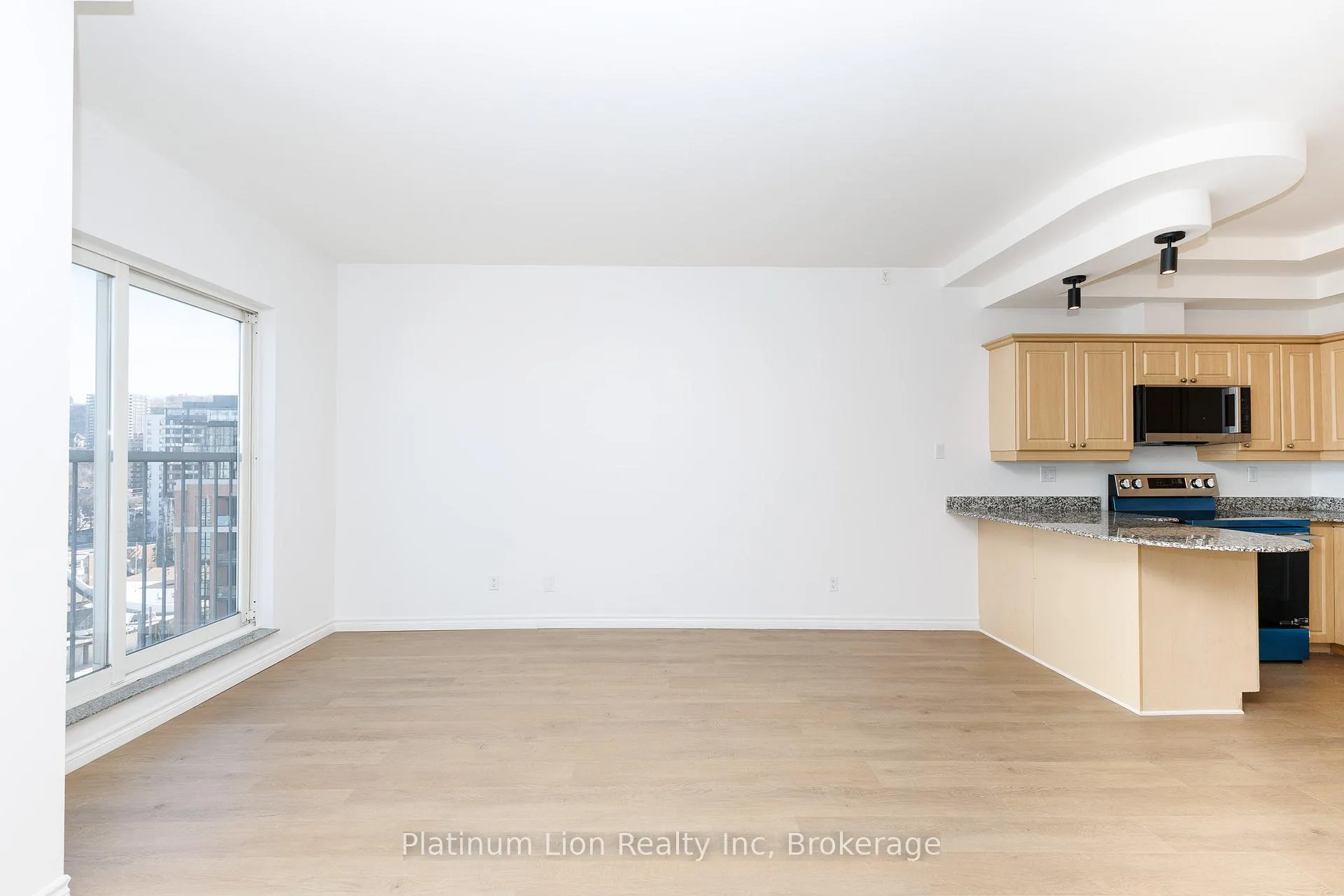 Photo 17 of Unit 910, 135 James Street S, Hamilton, Corktown — HOMEH