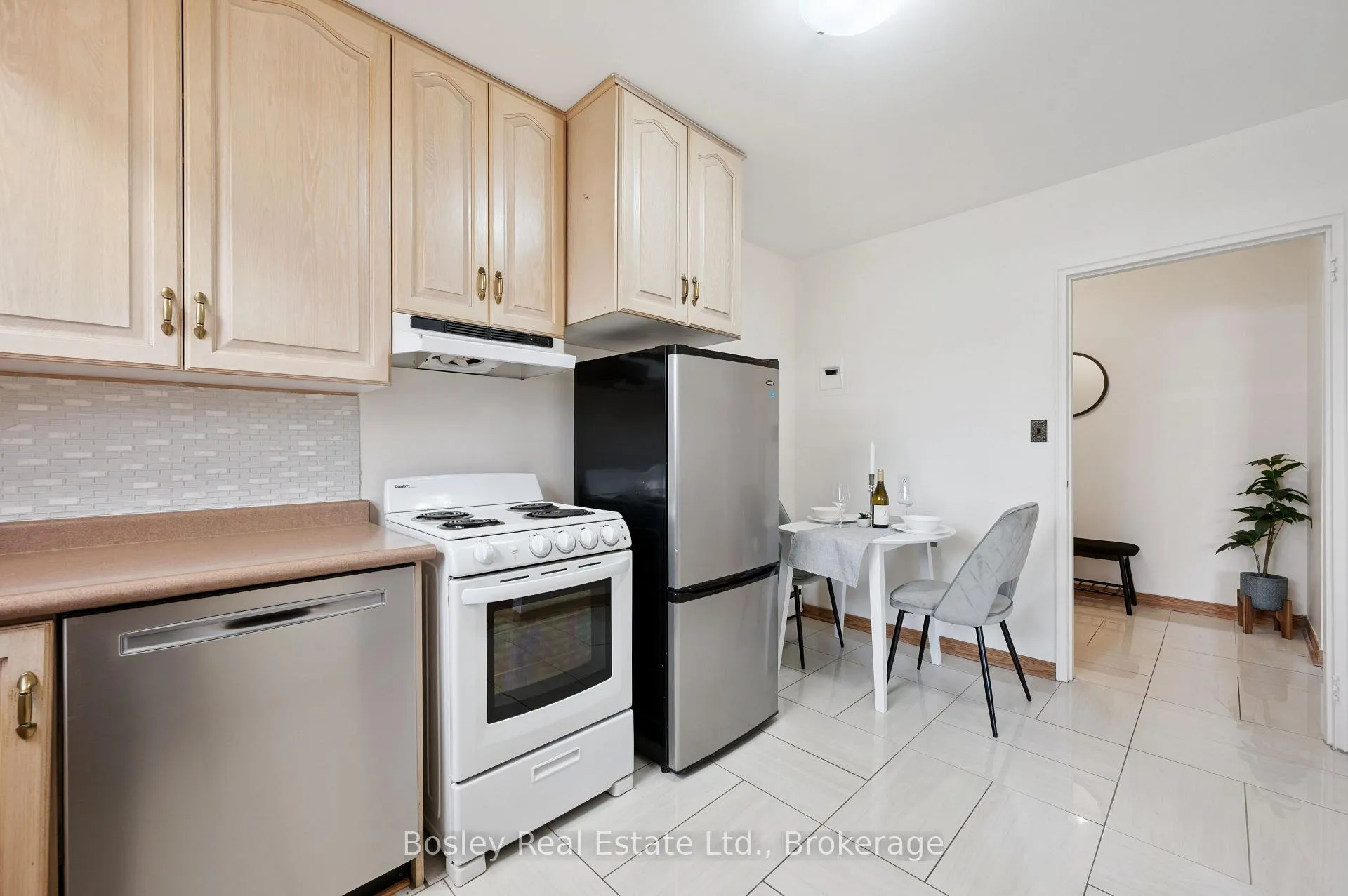 Photo 17 of Unit 2, 1 Sunnylea Crescent, Guelph, General Hospital — HOMEH