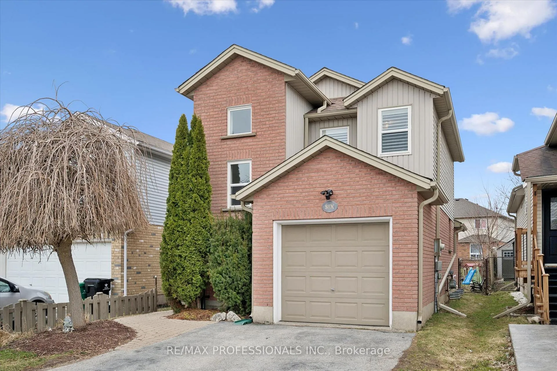 Photo 3 of 6 Orchid Crescent, Kitchener — HOMEH