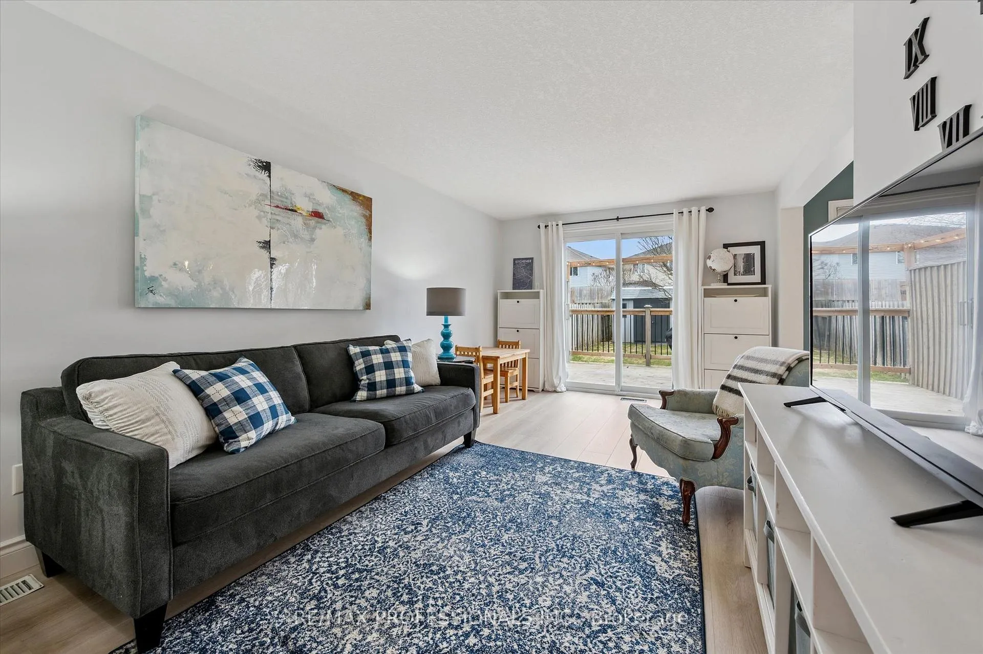 Photo 5 of 6 Orchid Crescent, Kitchener — HOMEH