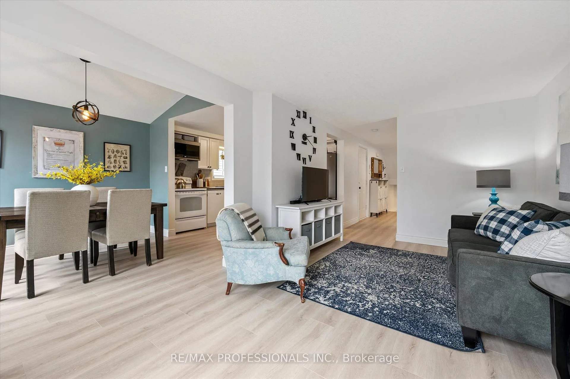 Photo 7 of 6 Orchid Crescent, Kitchener — HOMEH