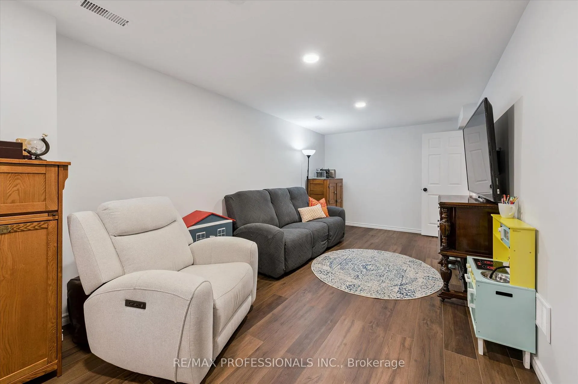 Photo 26 of 6 Orchid Crescent, Kitchener — HOMEH