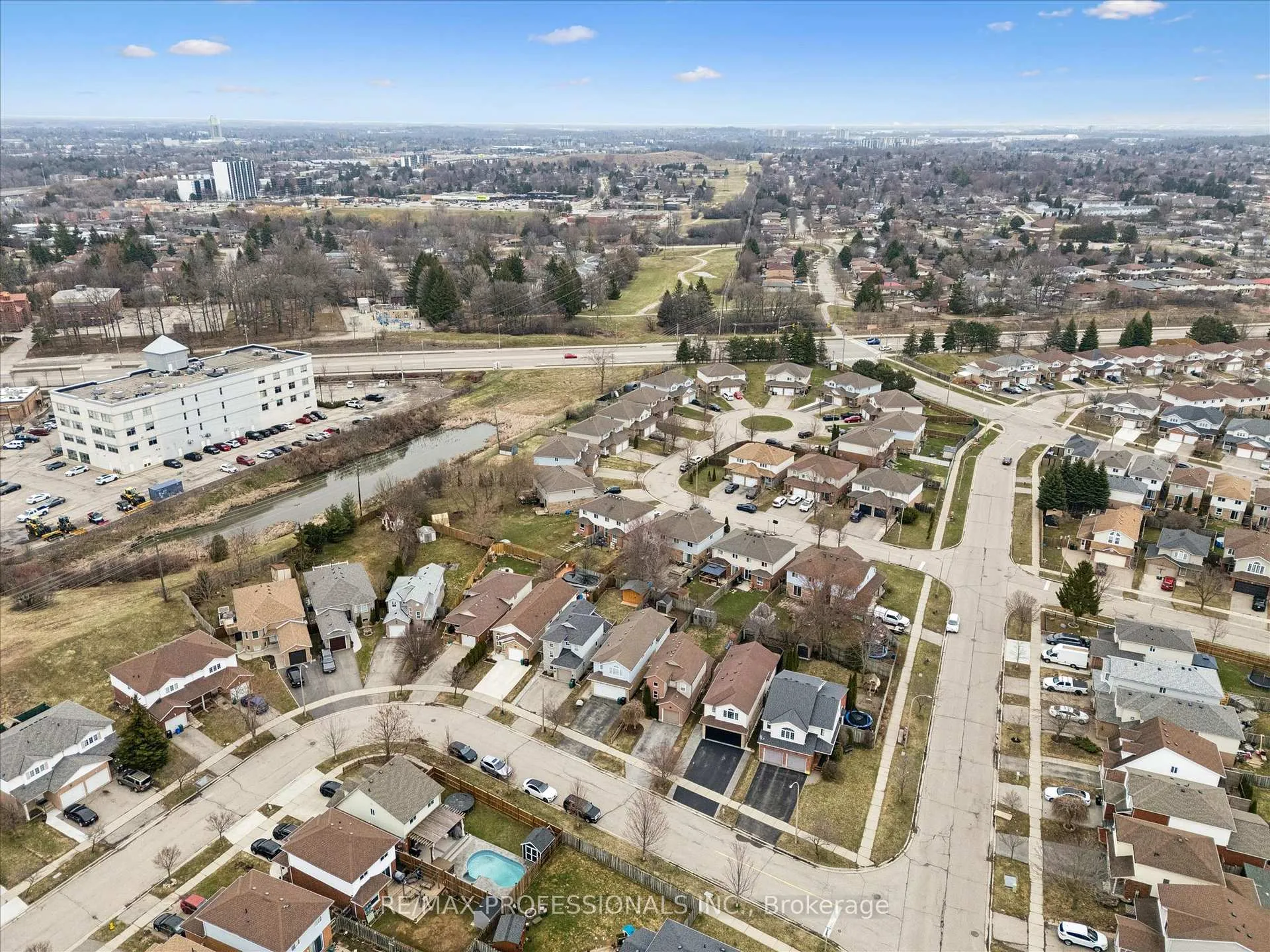 Photo 37 of 6 Orchid Crescent, Kitchener — HOMEH