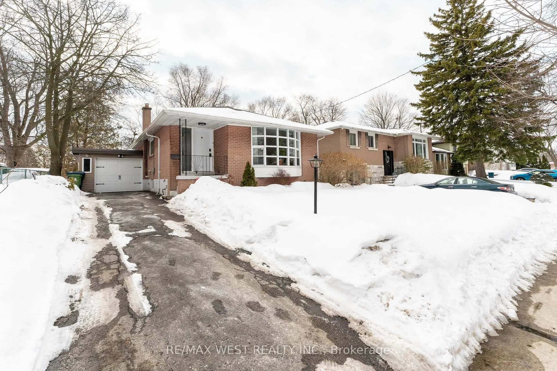 Photo 3 of 57 Alpaca Drive, Scarborough, Woburn — HOMEH