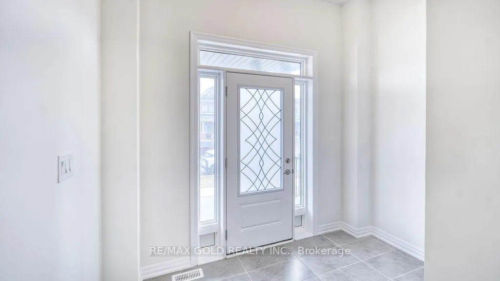 Photo 3 of 74 Northrop Avenue, Clarington, Newcastle — HOMEH