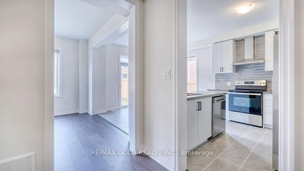 Photo 10 of 74 Northrop Avenue, Clarington, Newcastle — HOMEH