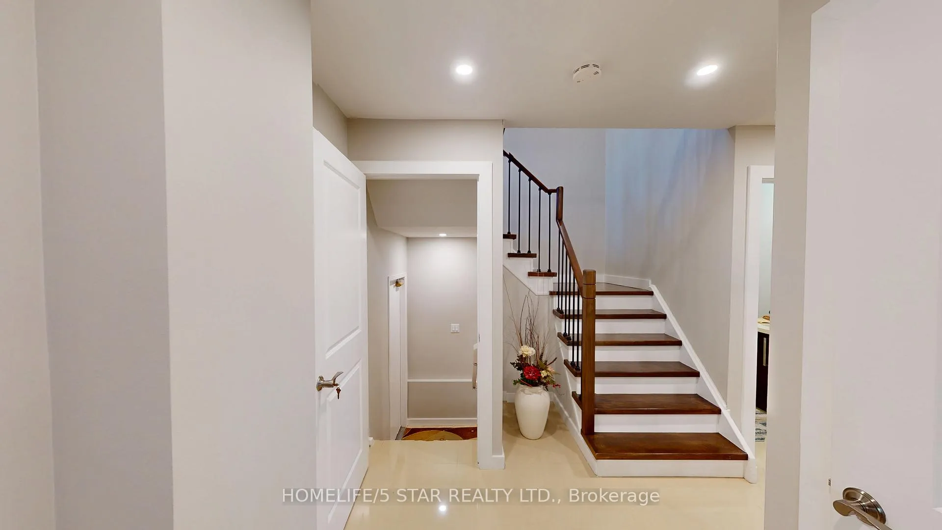 Photo 3 of 42 Pilkington Crescent, Vaughan, Brownridge — HOMEH
