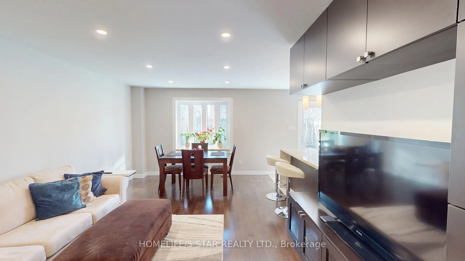 Photo 5 of 42 Pilkington Crescent, Vaughan, Brownridge — HOMEH