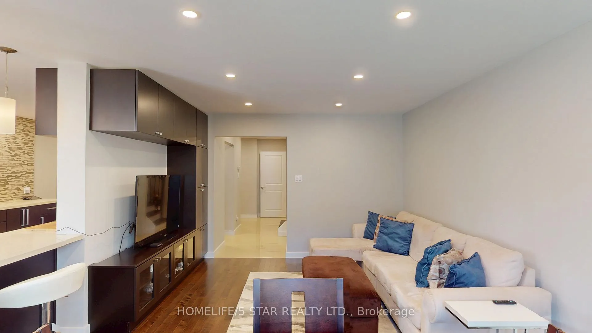 Photo 8 of 42 Pilkington Crescent, Vaughan, Brownridge — HOMEH