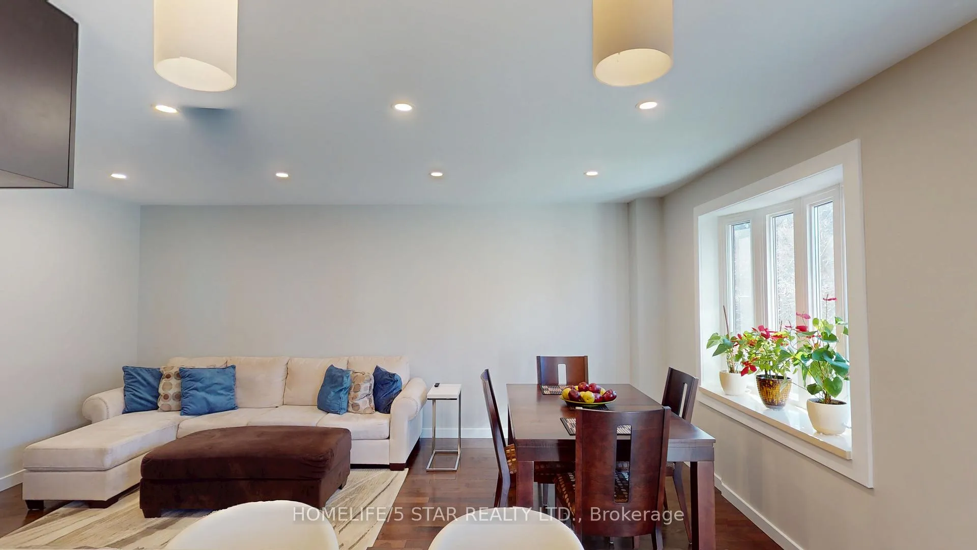 Photo 9 of 42 Pilkington Crescent, Vaughan, Brownridge — HOMEH