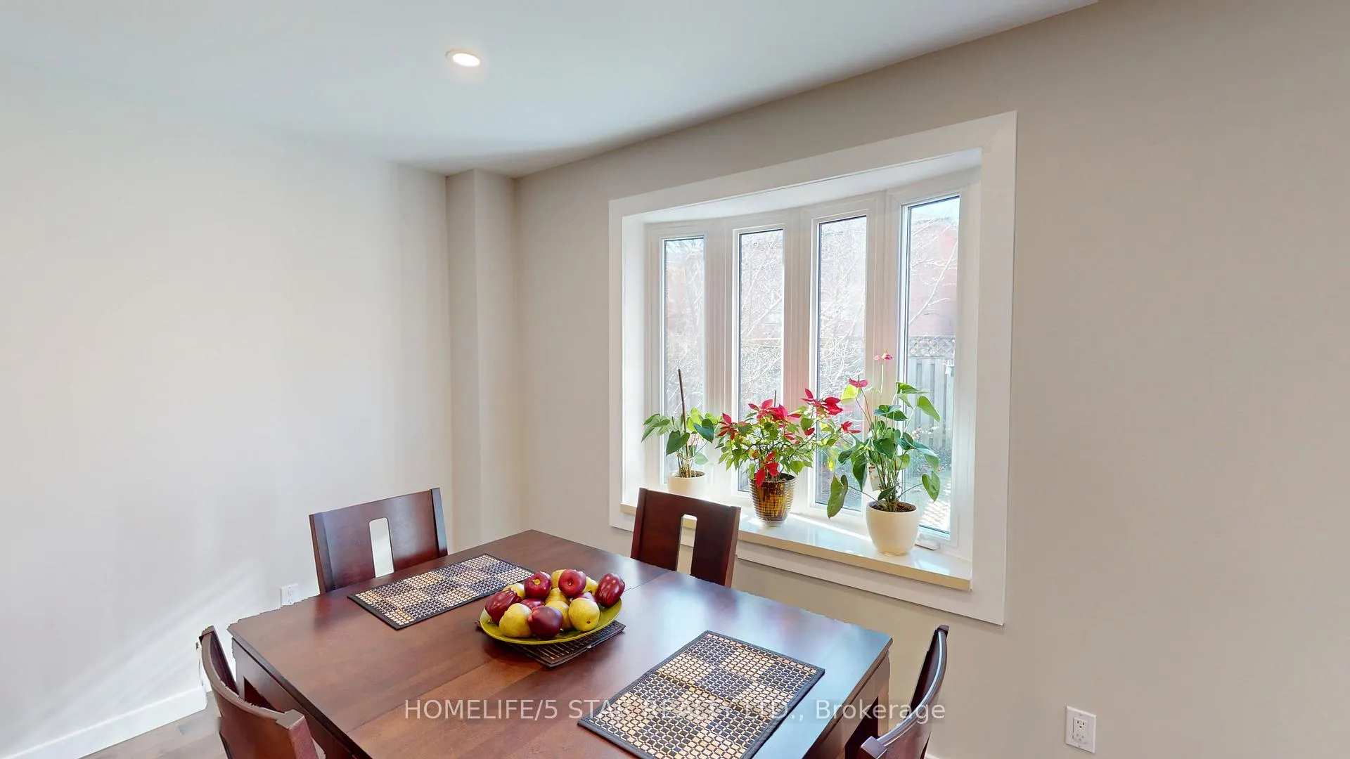 Photo 10 of 42 Pilkington Crescent, Vaughan, Brownridge — HOMEH