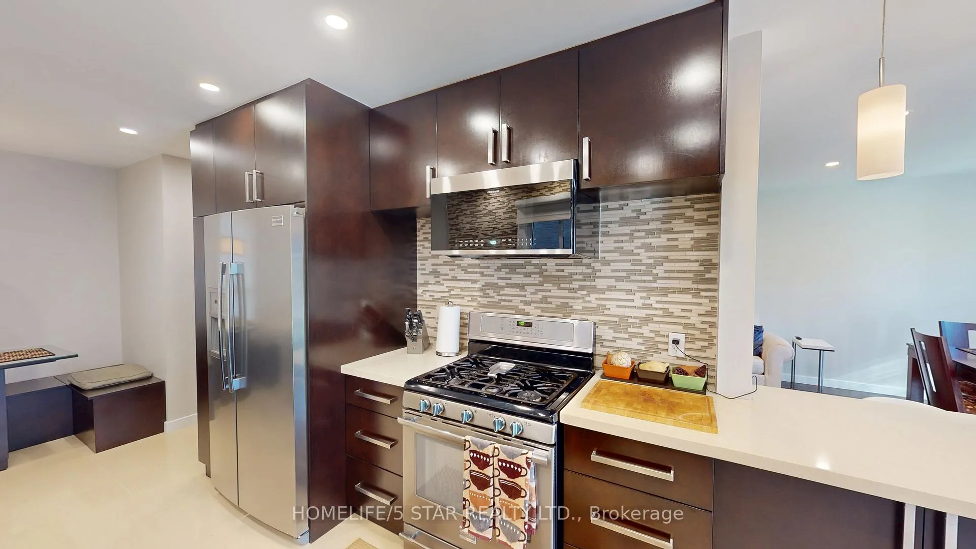 Photo 17 of 42 Pilkington Crescent, Vaughan, Brownridge — HOMEH