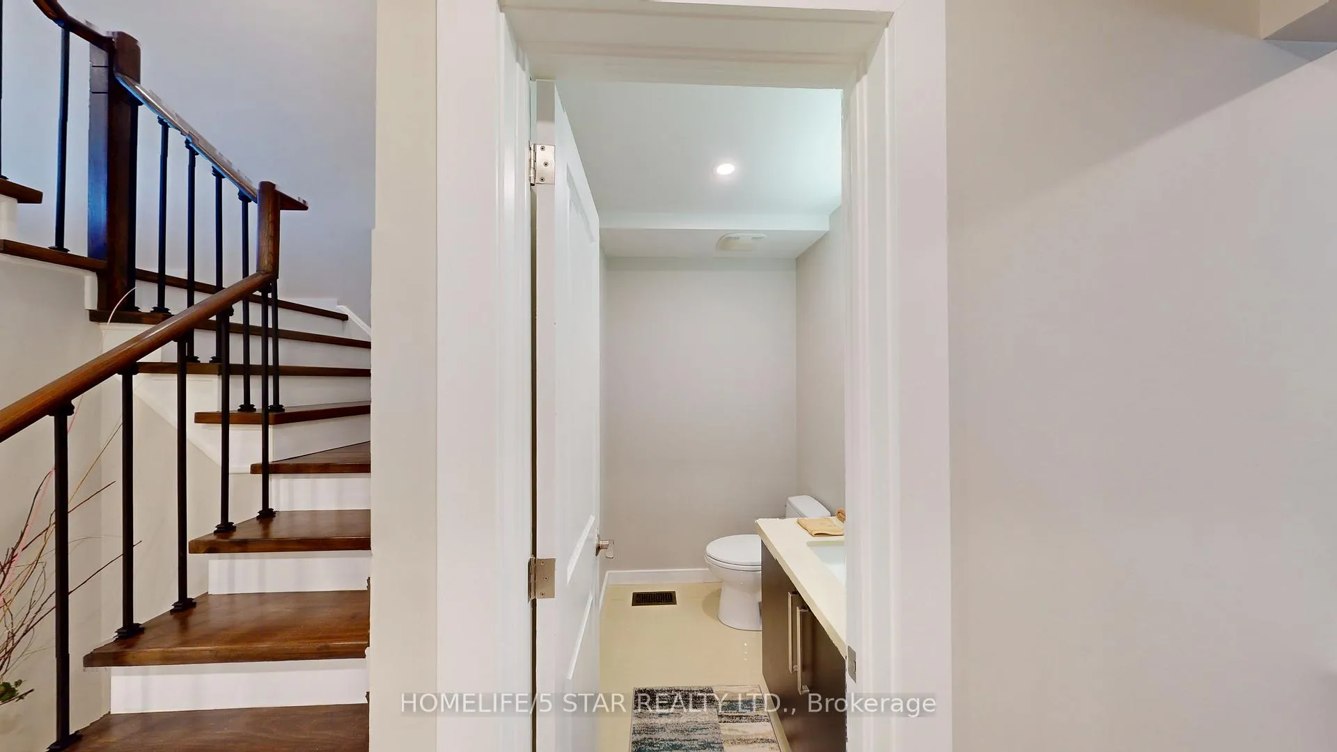 Photo 21 of 42 Pilkington Crescent, Vaughan, Brownridge — HOMEH