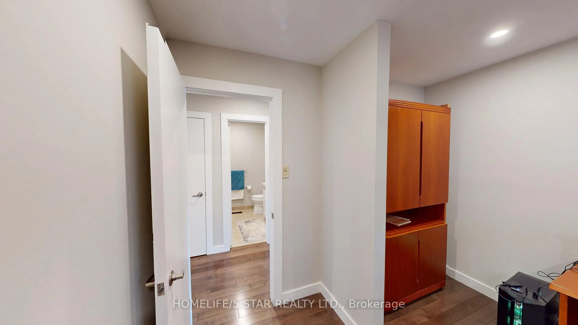 Photo 33 of 42 Pilkington Crescent, Vaughan, Brownridge — HOMEH