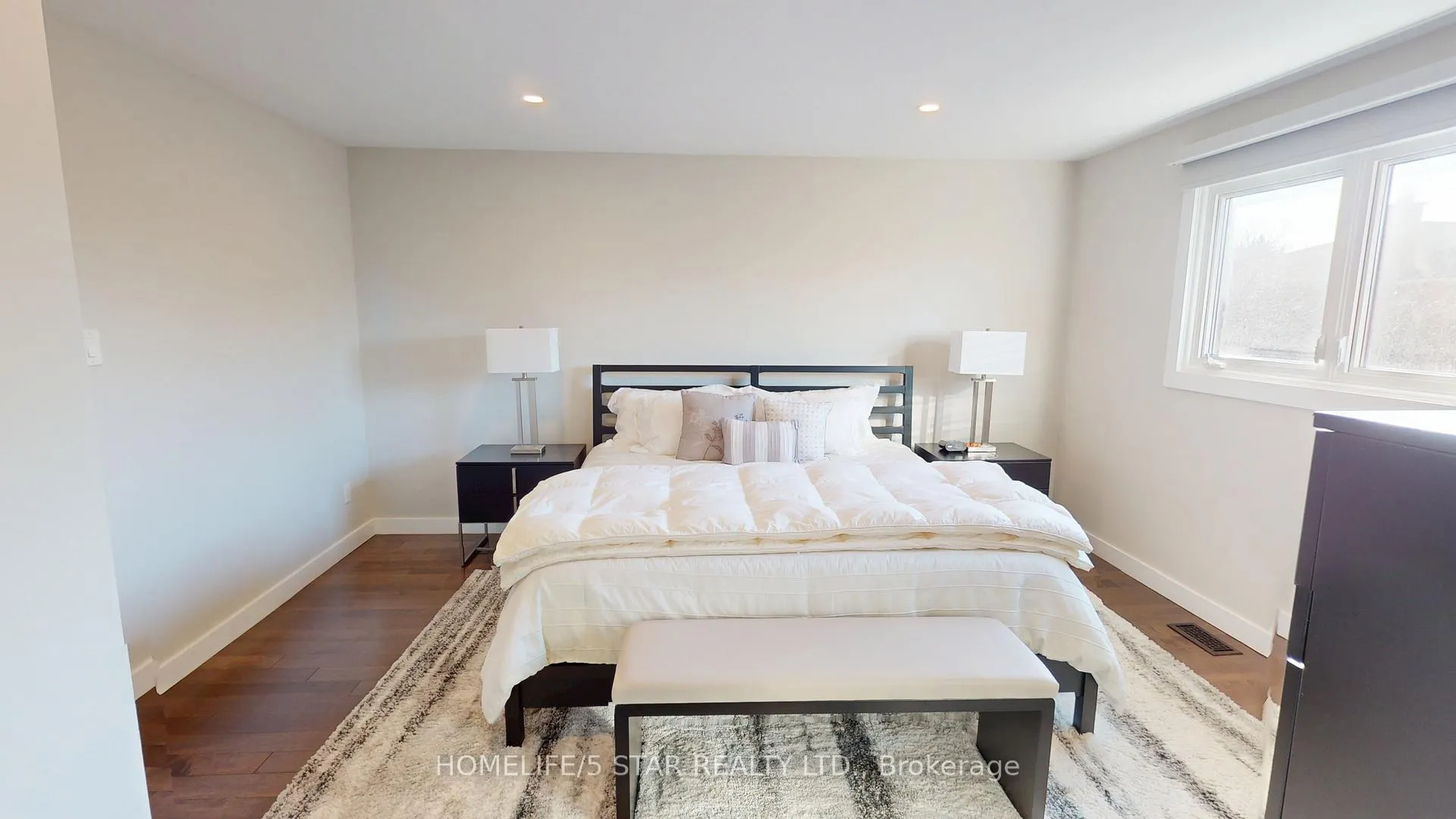 Photo 37 of 42 Pilkington Crescent, Vaughan, Brownridge — HOMEH