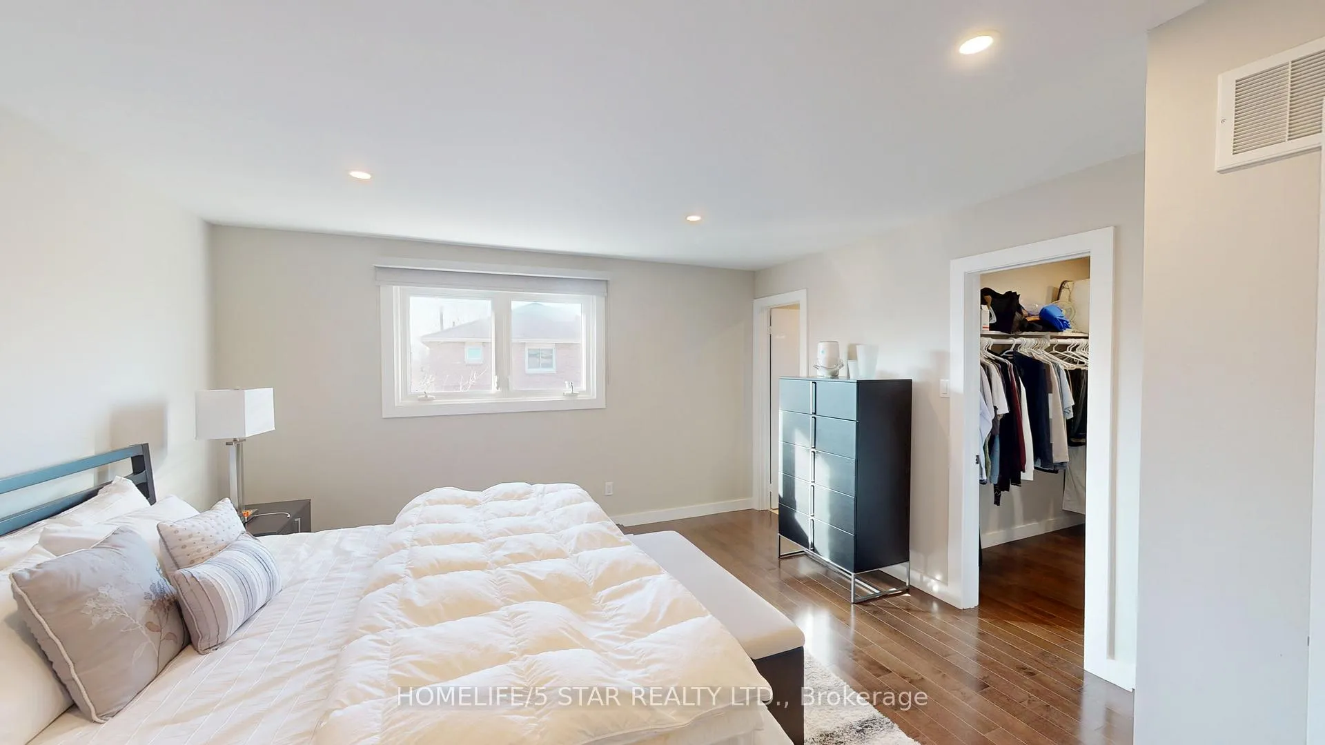 Photo 38 of 42 Pilkington Crescent, Vaughan, Brownridge — HOMEH
