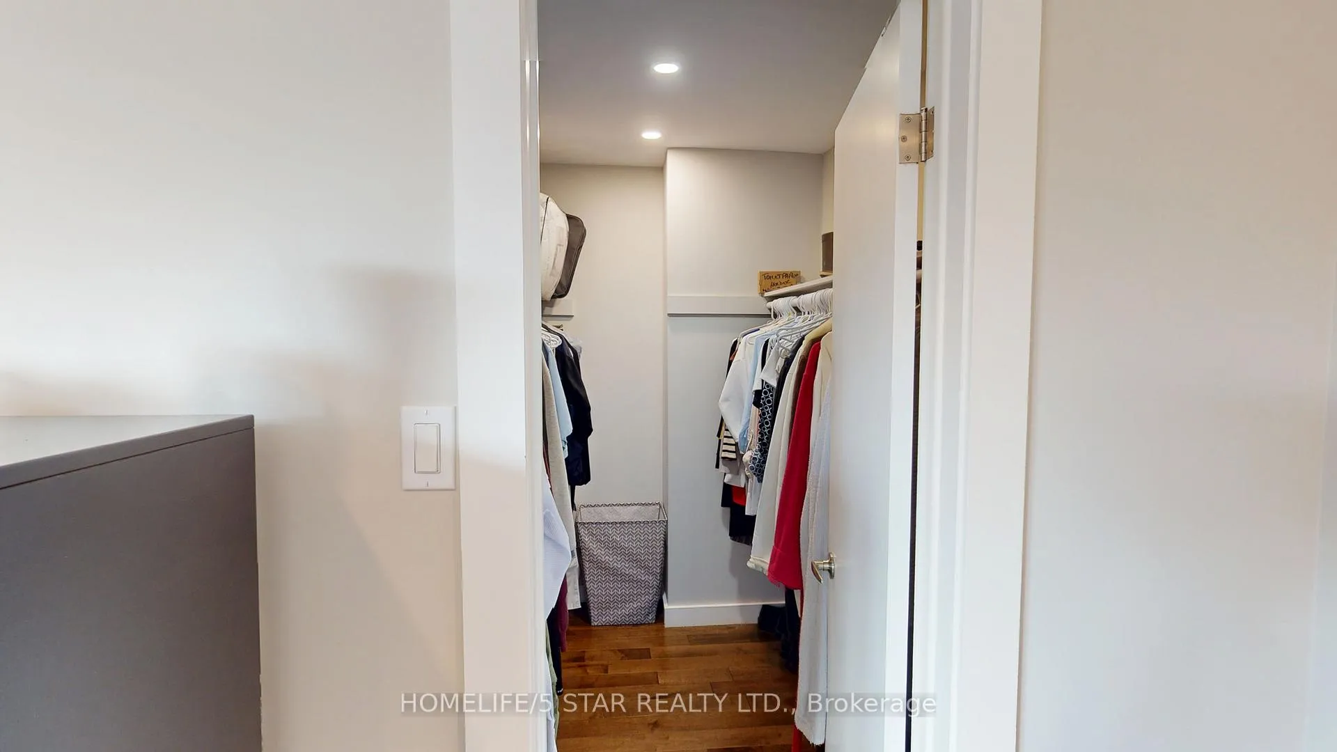 Photo 40 of 42 Pilkington Crescent, Vaughan, Brownridge — HOMEH