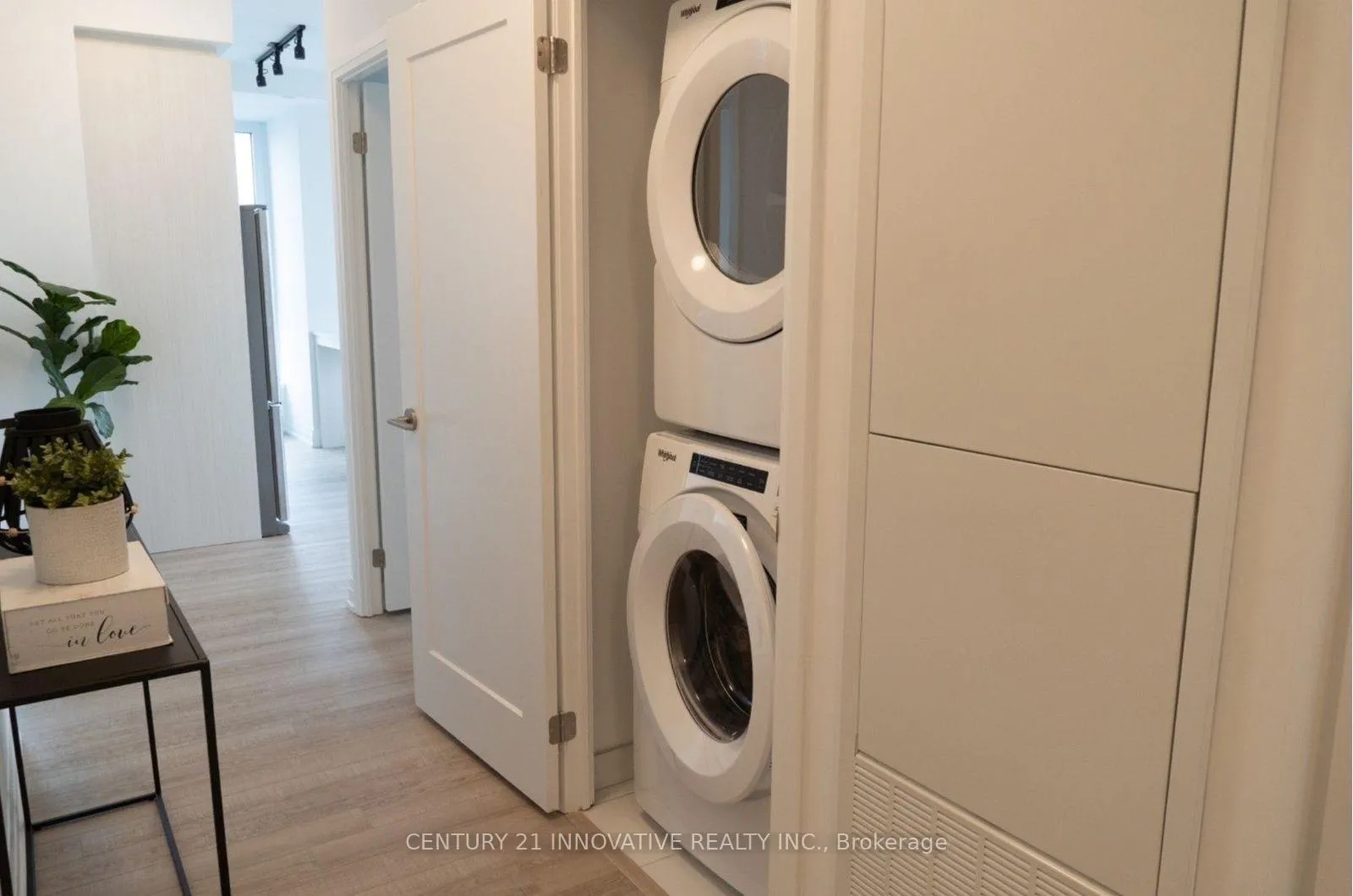 Photo 4 of Unit 715, 286 Main Street, Toronto, East End-Danforth — HOMEH