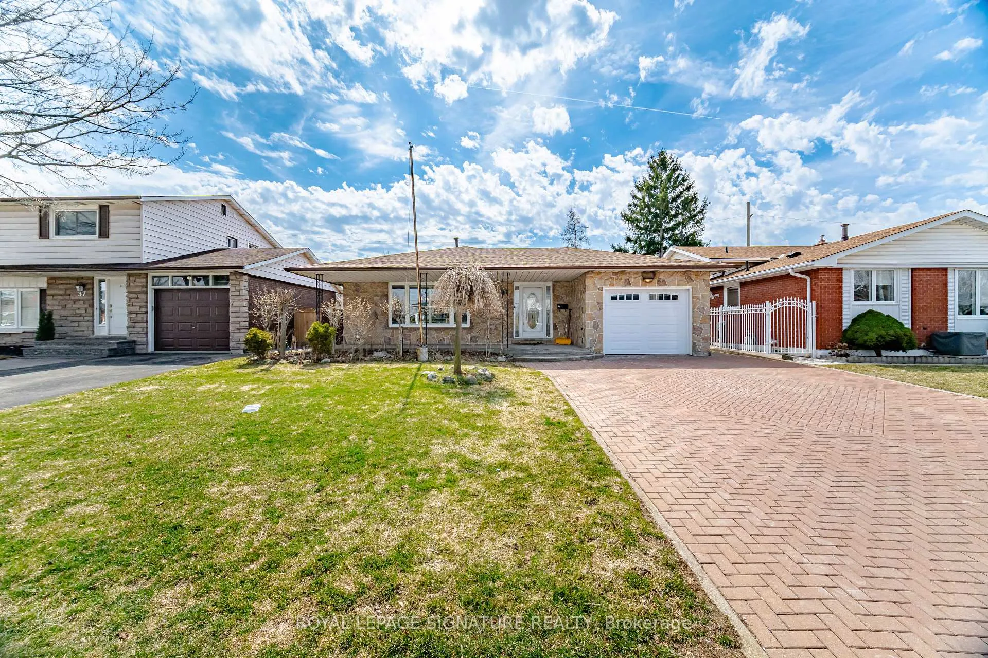 Photo 2 of 39 Darlington Drive, Hamilton, Gilbert — HOMEH