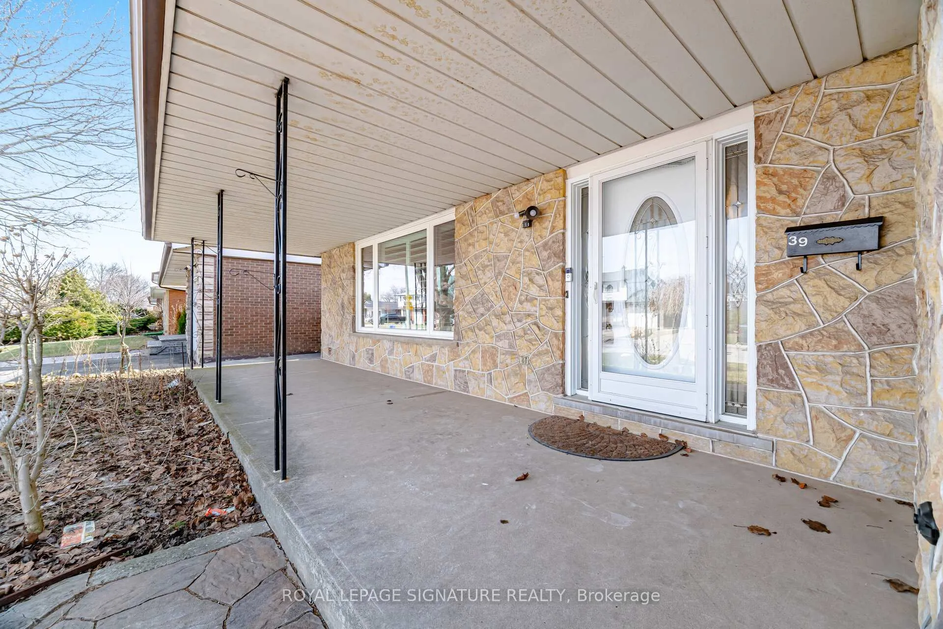 Photo 4 of 39 Darlington Drive, Hamilton, Gilbert — HOMEH