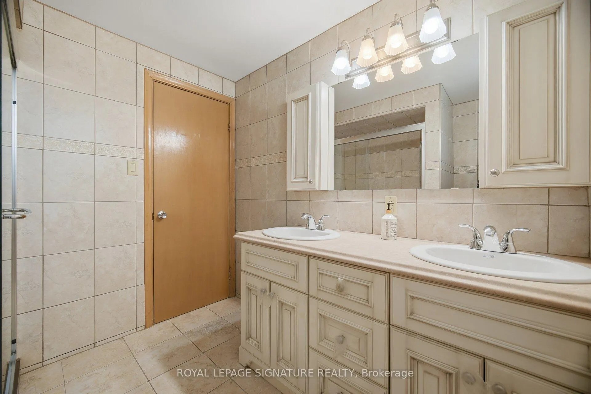 Photo 20 of 39 Darlington Drive, Hamilton, Gilbert — HOMEH