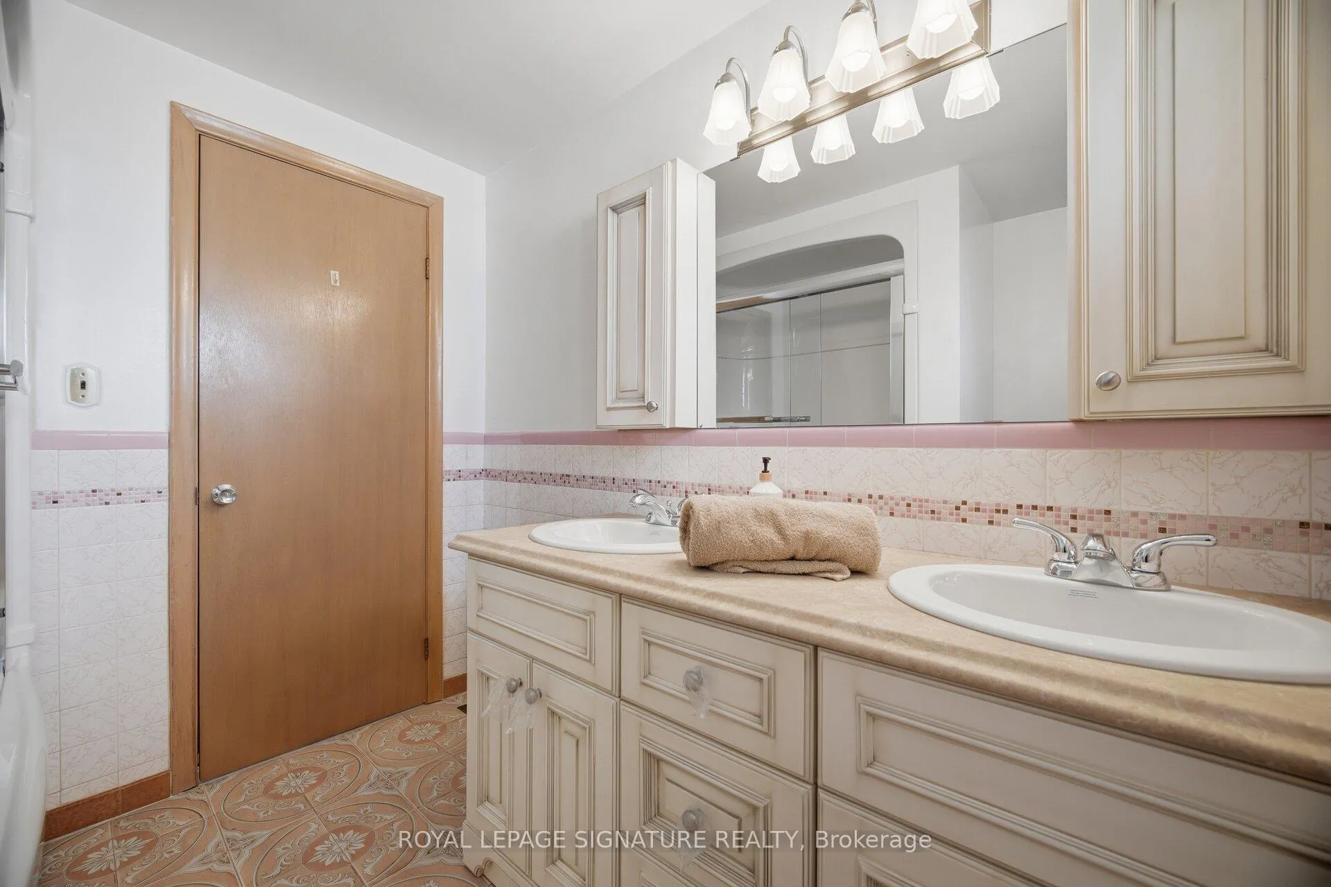 Photo 26 of 39 Darlington Drive, Hamilton, Gilbert — HOMEH