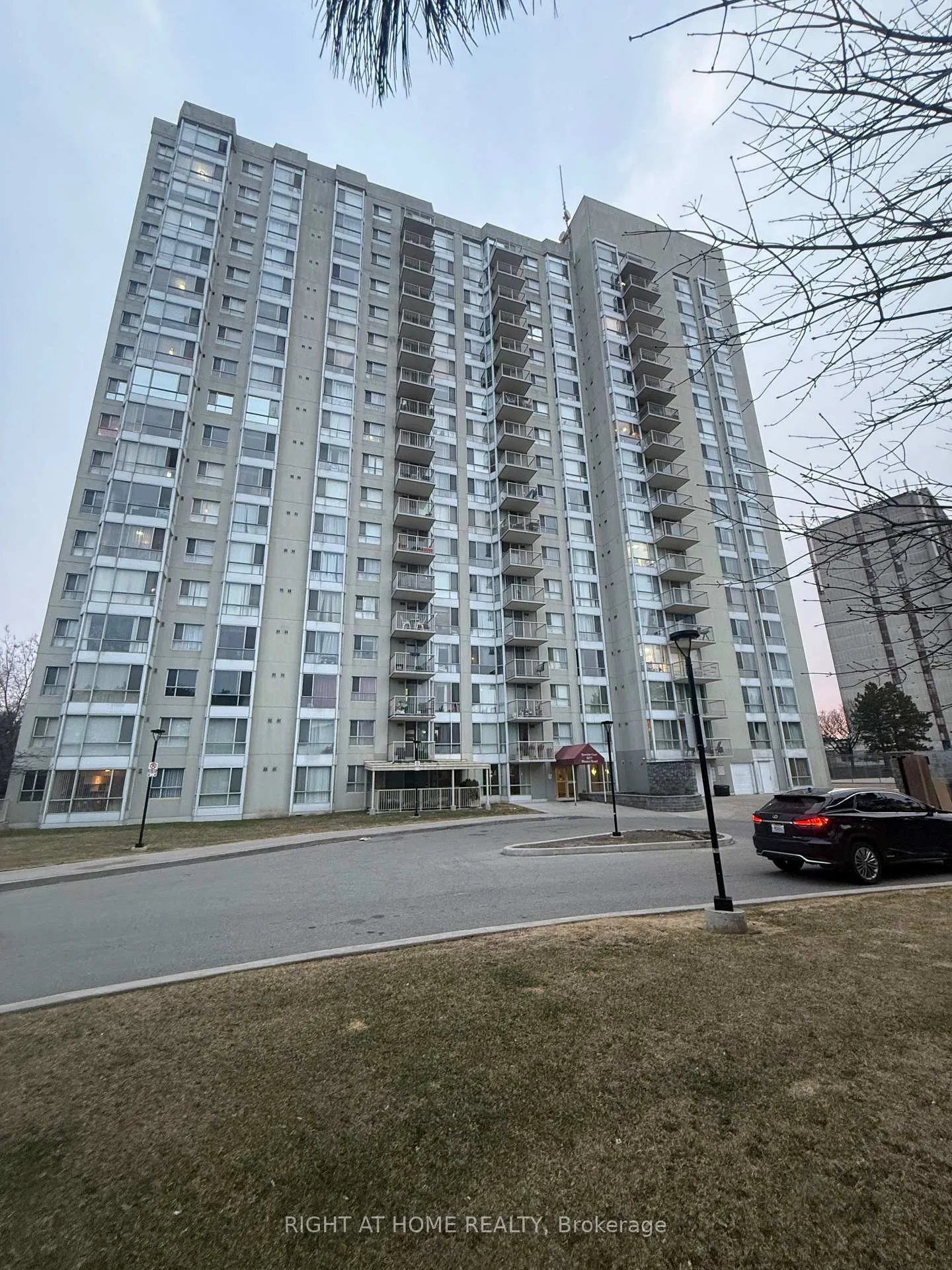 Front of Unit 1912, 3077 Weston Road N