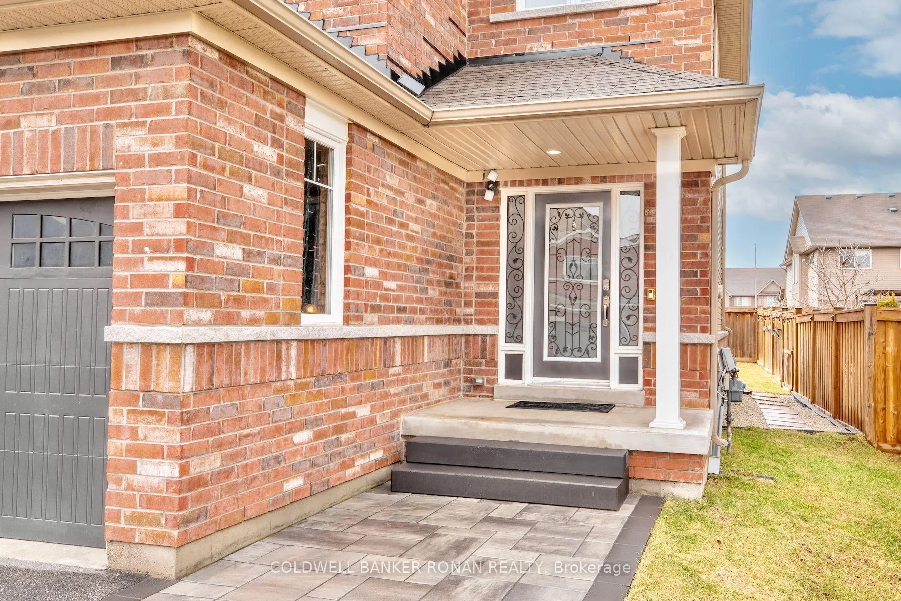 Photo 4 of 18 Jones Street, New Tecumseth, Alliston — HOMEH
