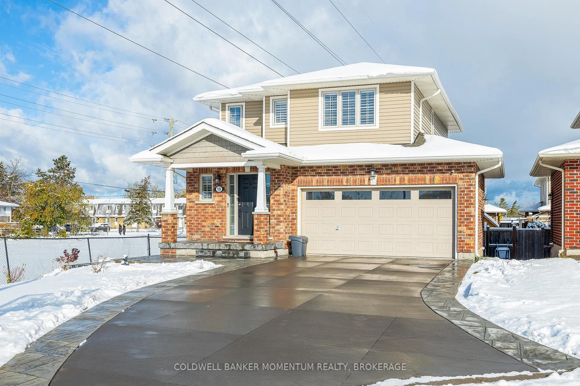 Photo 2 of 19 Kenmar Court, St. Catharines, Secord Woods — HOMEH