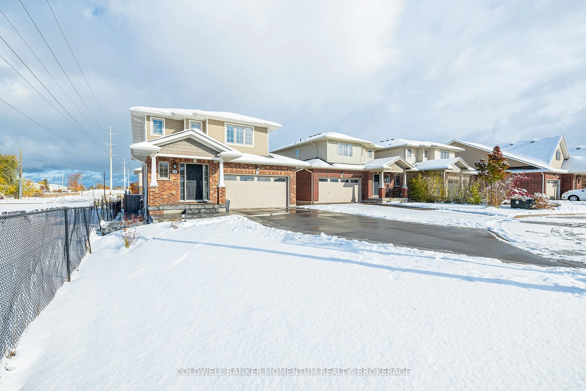 Photo 3 of 19 Kenmar Court, St. Catharines, Secord Woods — HOMEH