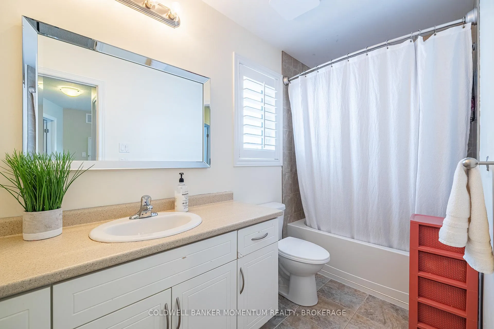 Photo 26 of 19 Kenmar Court, St. Catharines, Secord Woods — HOMEH