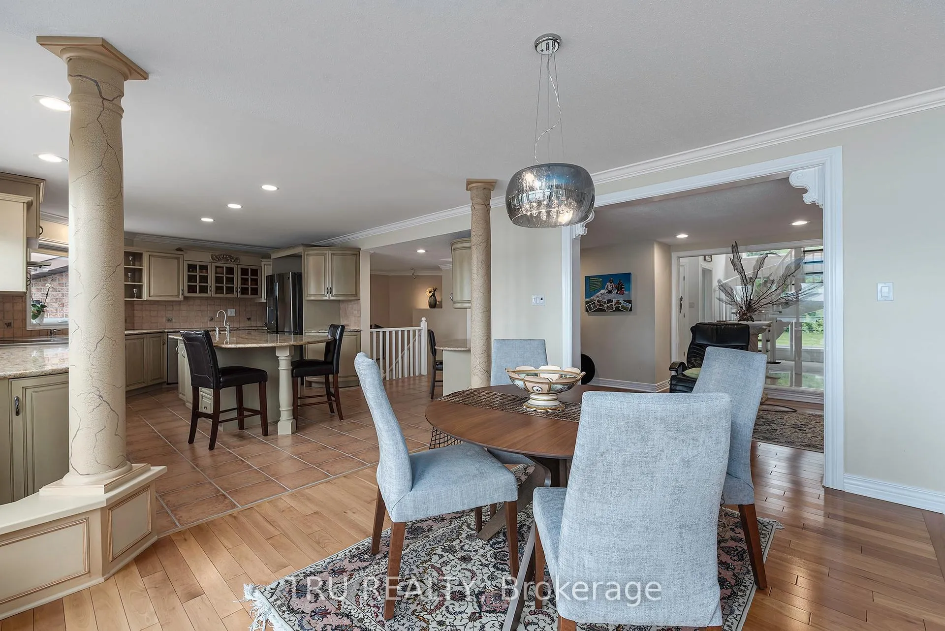 Photo 8 of 1915 Regional Road 174 Highway, Ottawa, Camelot — HOMEH