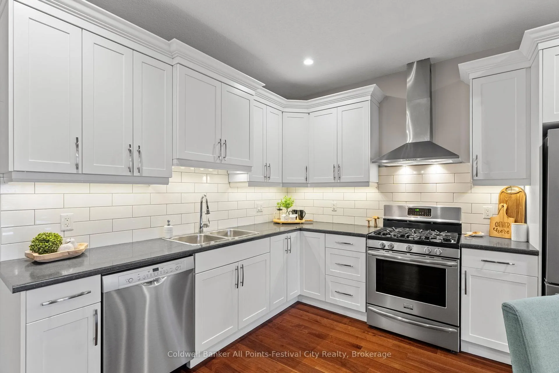 Photo 17 of 206 Bennett Street E, Goderich, Goderich (Town) — HOMEH