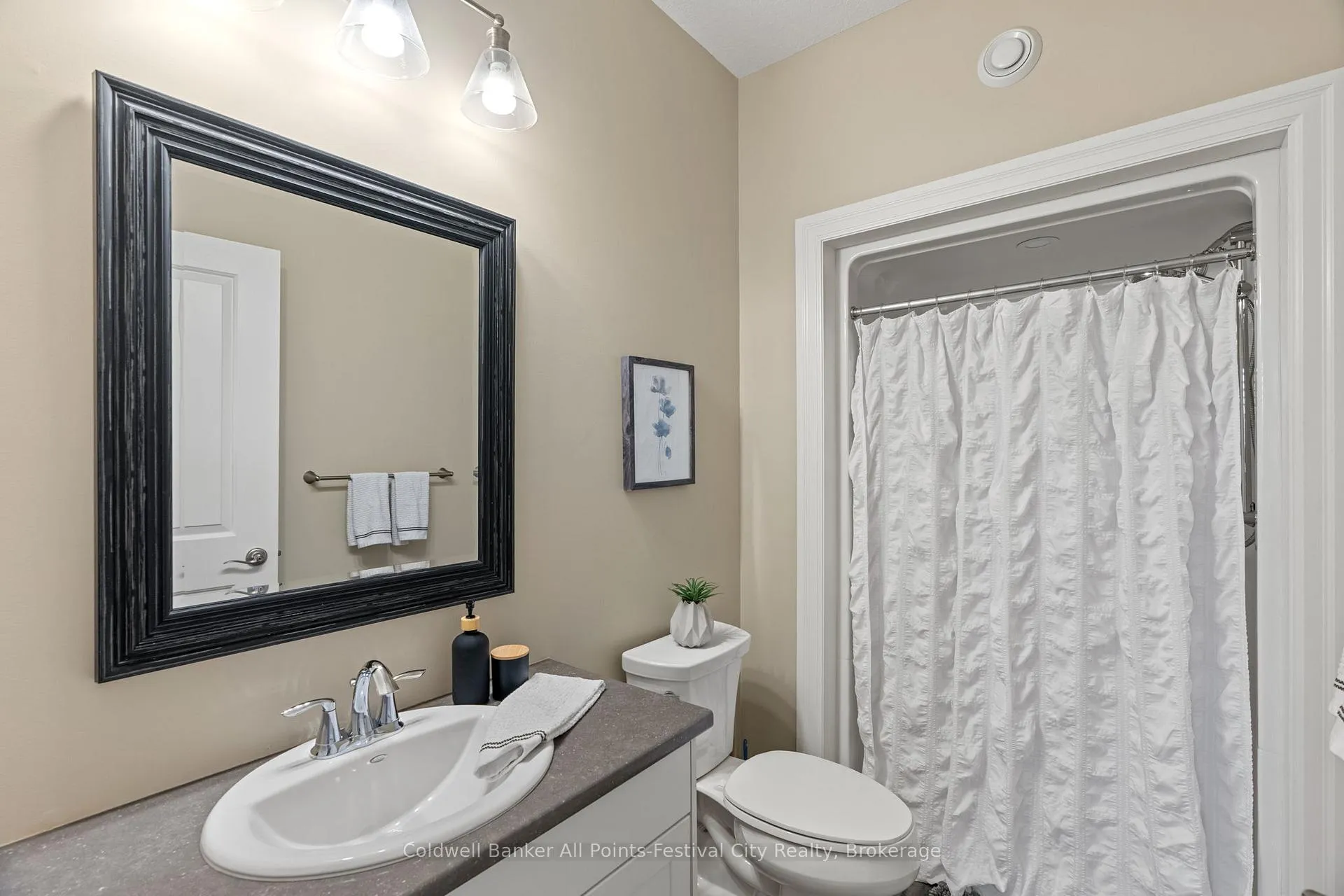 Photo 28 of 206 Bennett Street E, Goderich, Goderich (Town) — HOMEH