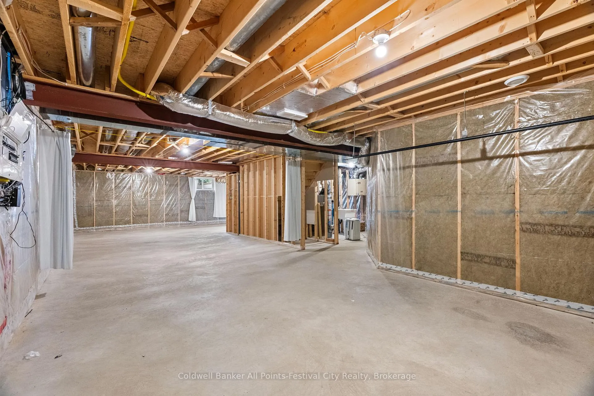 Photo 37 of 206 Bennett Street E, Goderich, Goderich (Town) — HOMEH