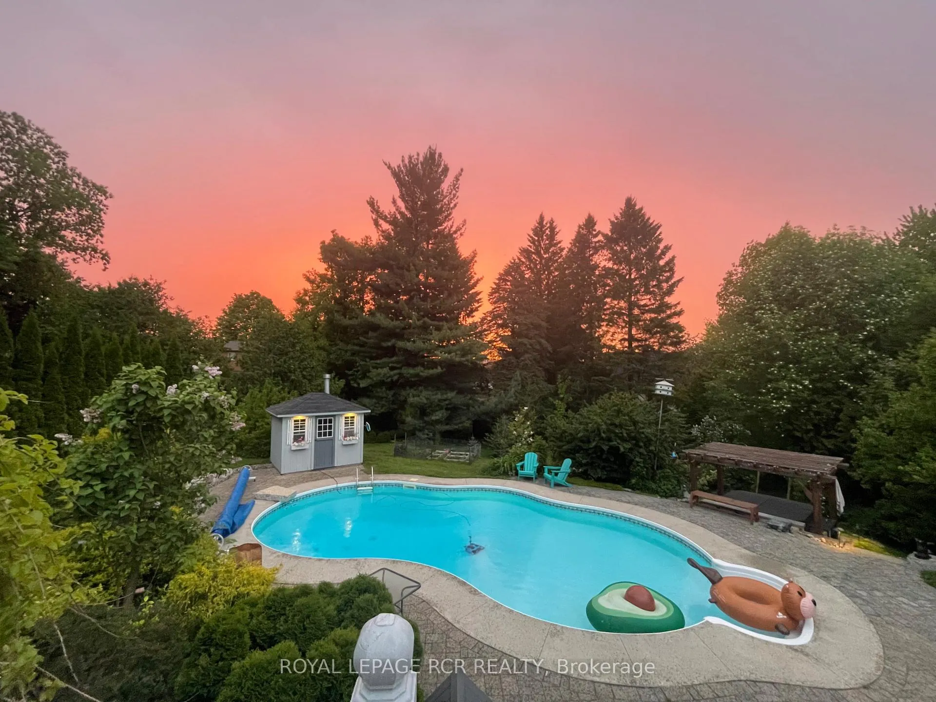 Photo 2 of 11 Hilltop Drive, Caledon, Caledon East — HOMEH