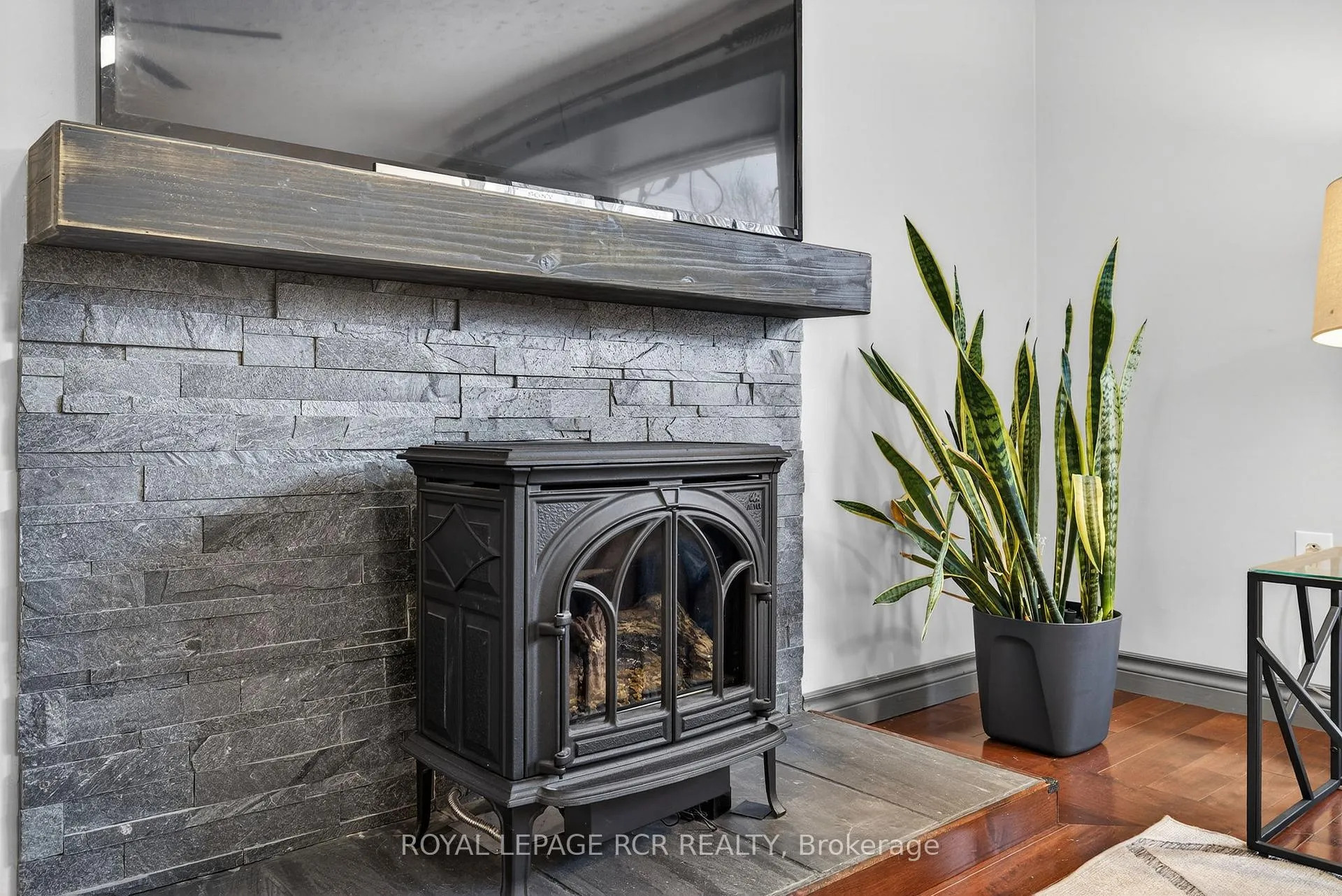Photo 8 of 11 Hilltop Drive, Caledon, Caledon East — HOMEH