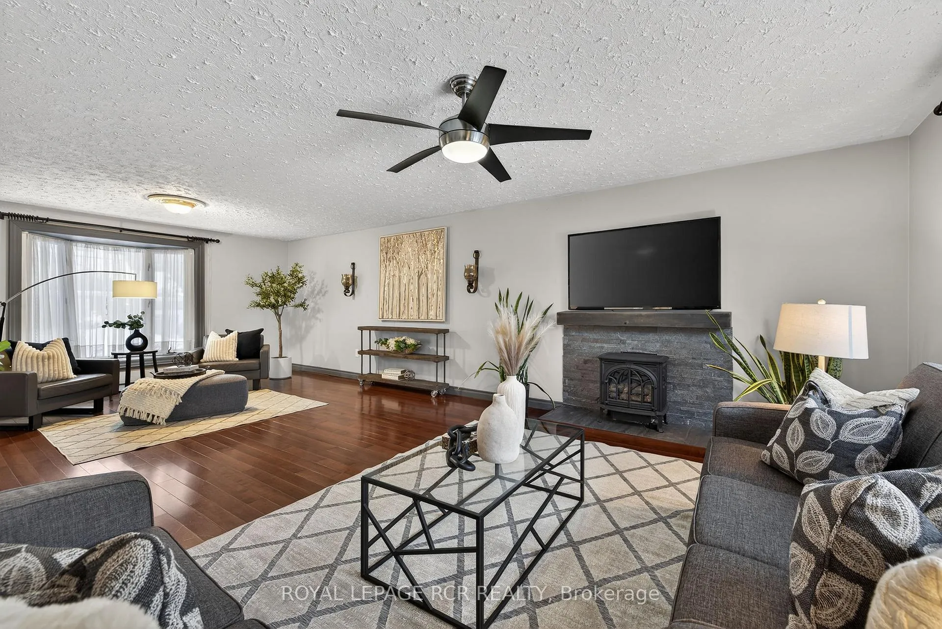 Photo 9 of 11 Hilltop Drive, Caledon, Caledon East — HOMEH